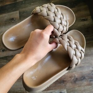 💚H&M brown slides